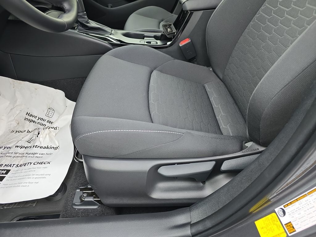 2025 Toyota Corolla Hatchback SE