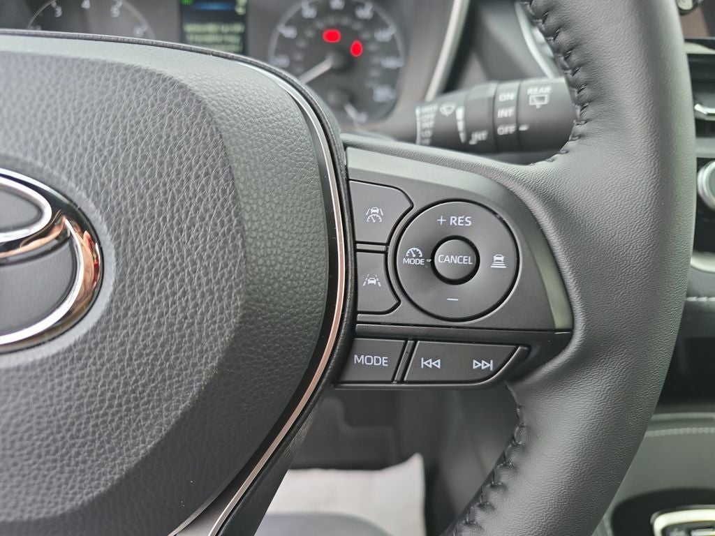 2025 Toyota Corolla Hatchback SE