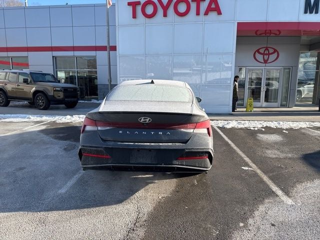 2025 Hyundai Elantra SEL Sport