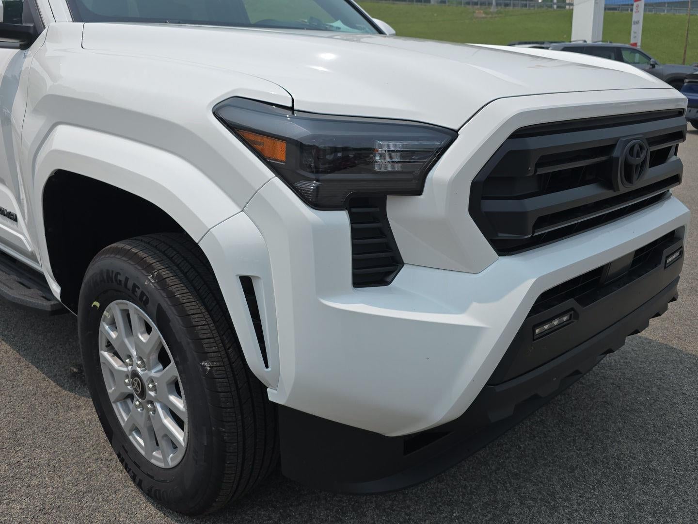 2026 Toyota Tacoma SR5 - Photo 32