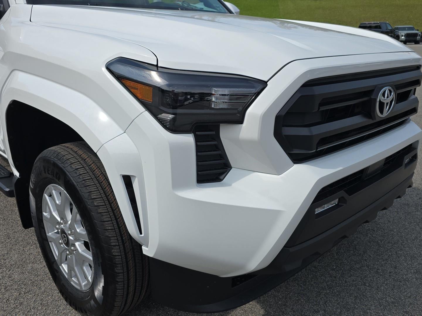 2026 Toyota TACOMA 4WD SR5