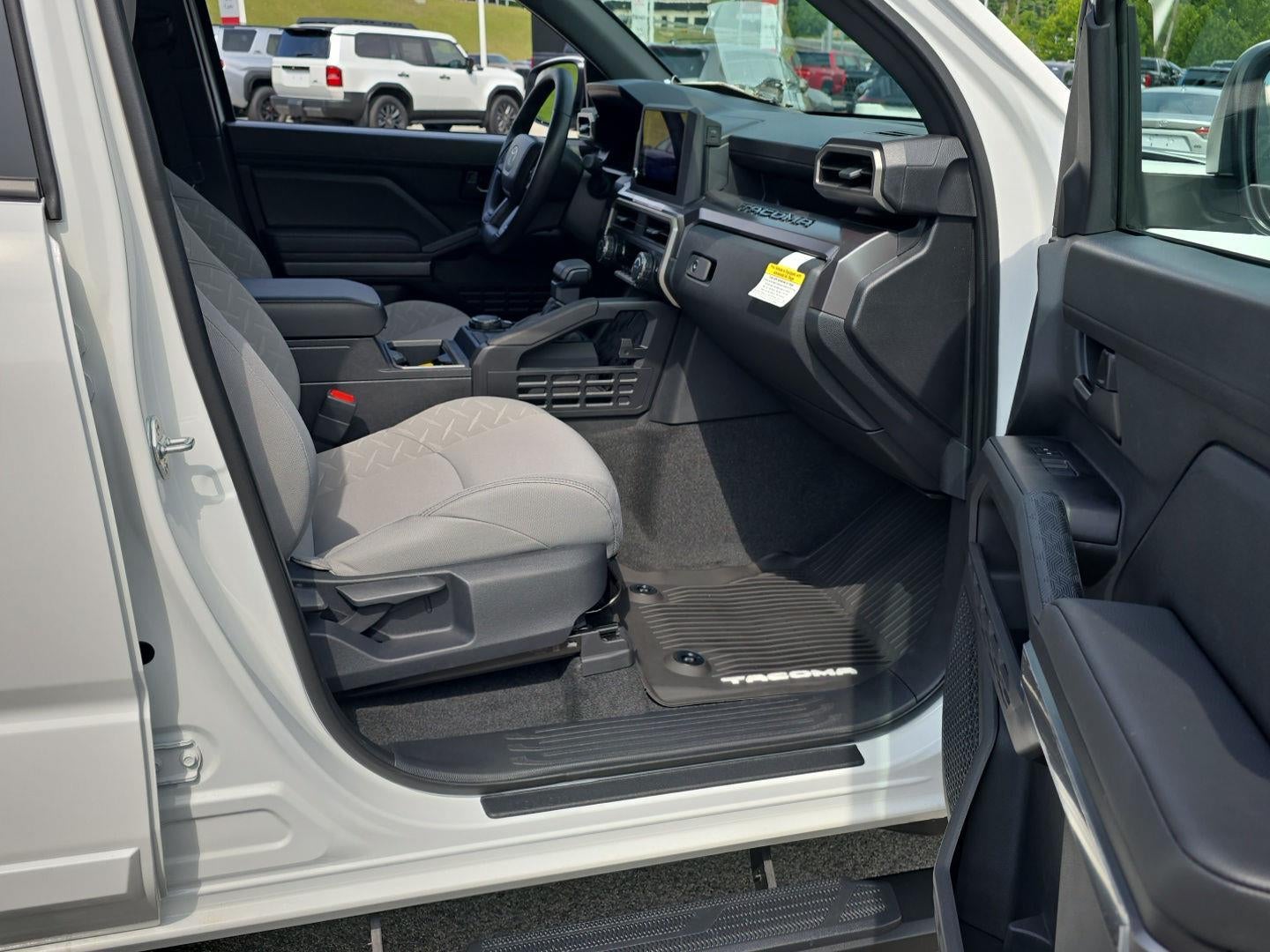 2026 Toyota TACOMA 4WD SR5