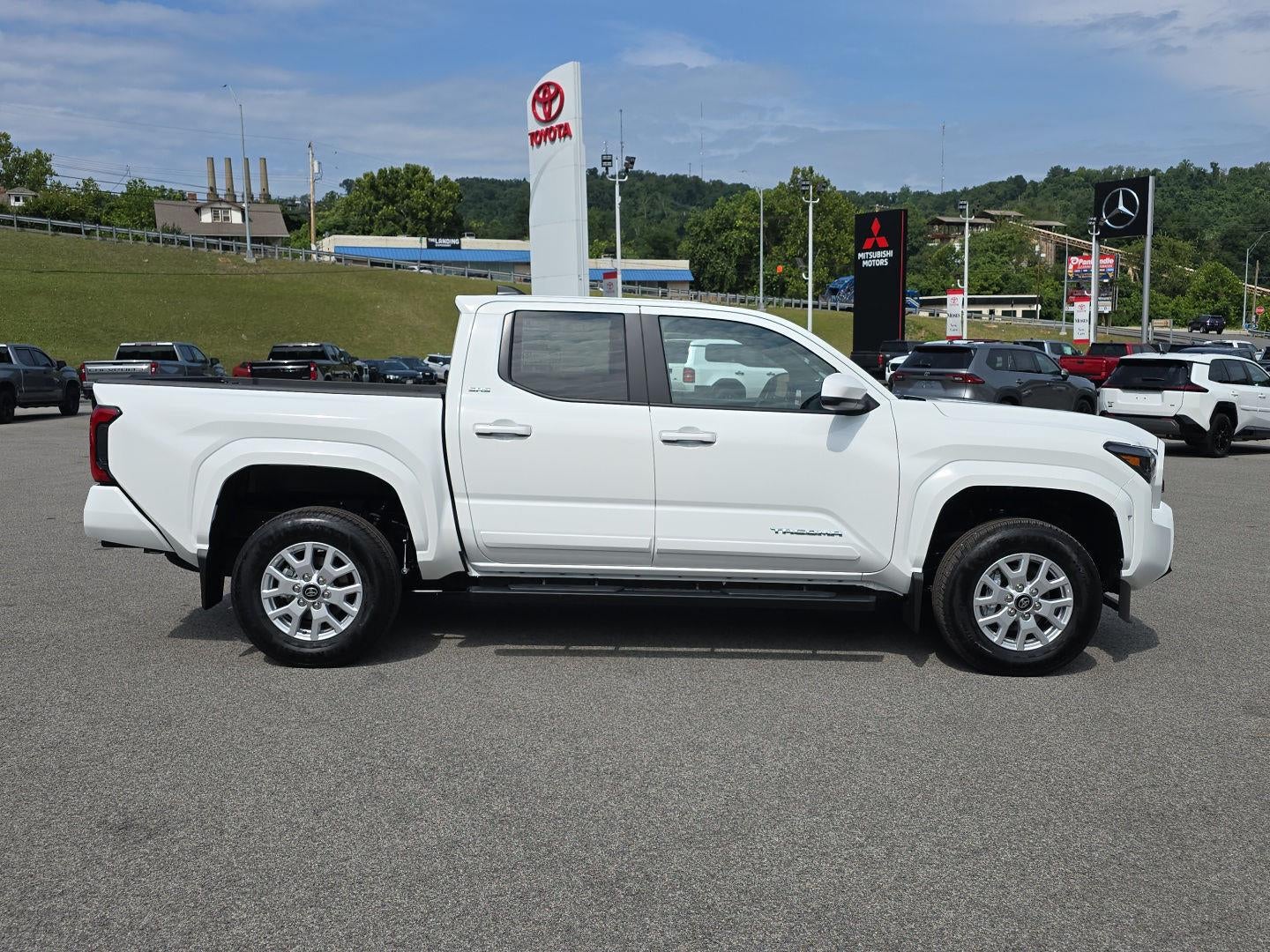 2026 Toyota TACOMA 4WD SR5