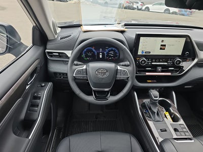 2026 Toyota Highlander Hybrid Platinum