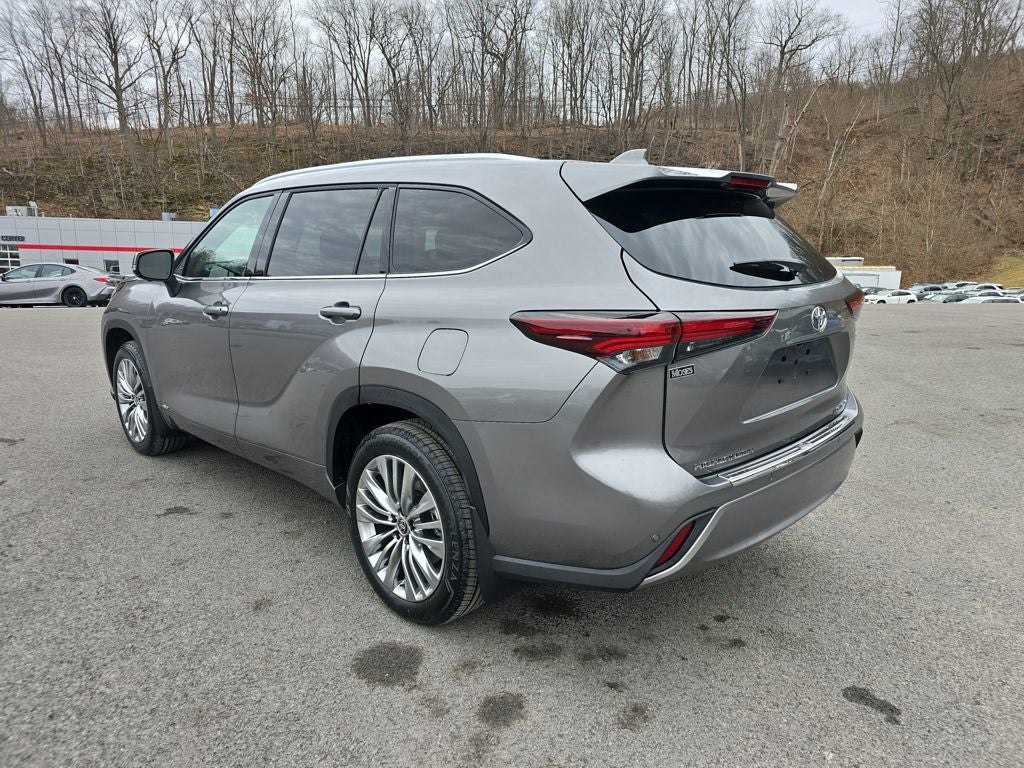 2026 Toyota Highlander Hybrid Platinum