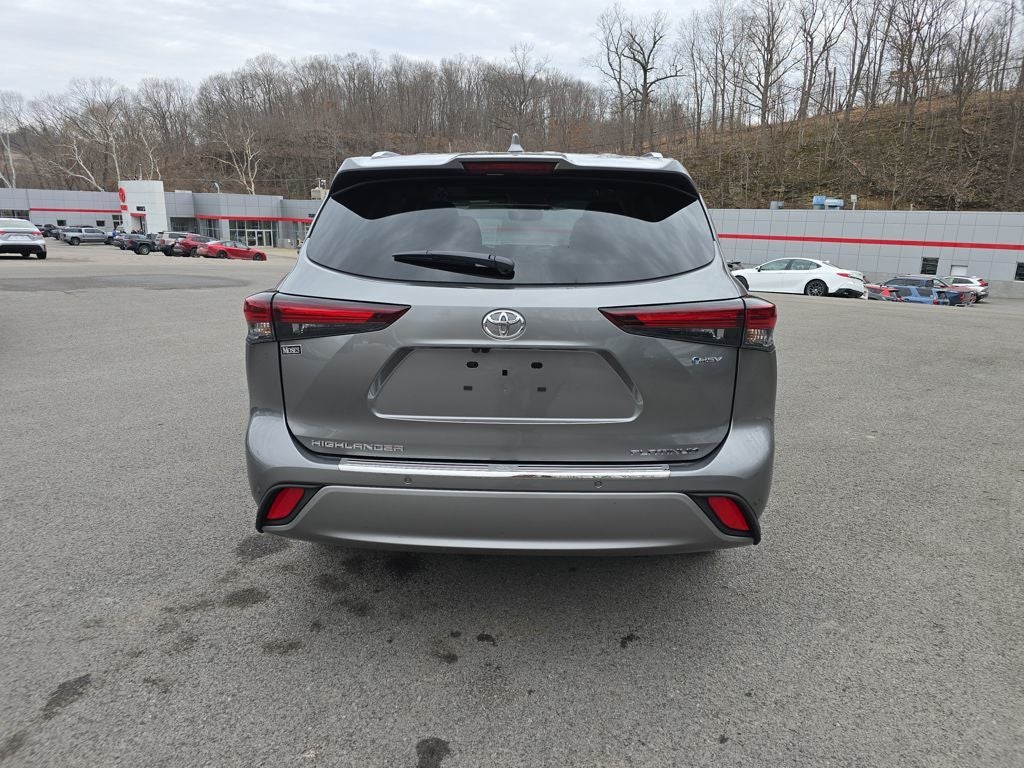 2026 Toyota Highlander Hybrid Platinum