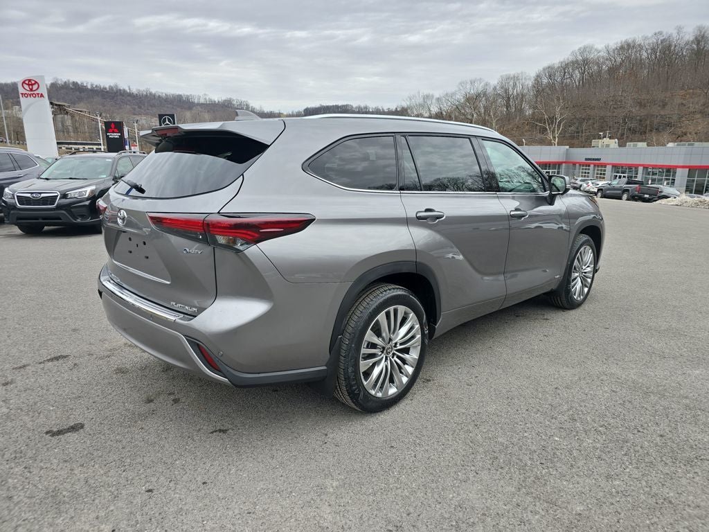 2026 Toyota Highlander Hybrid Platinum