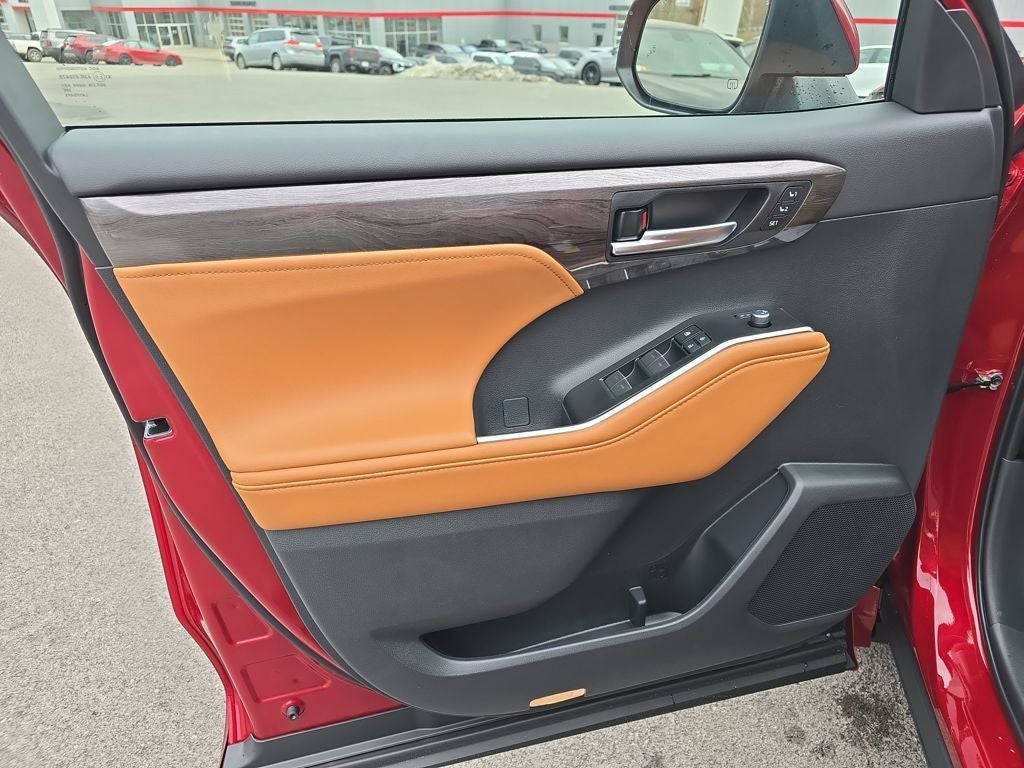 2026 Toyota Highlander Hybrid Platinum