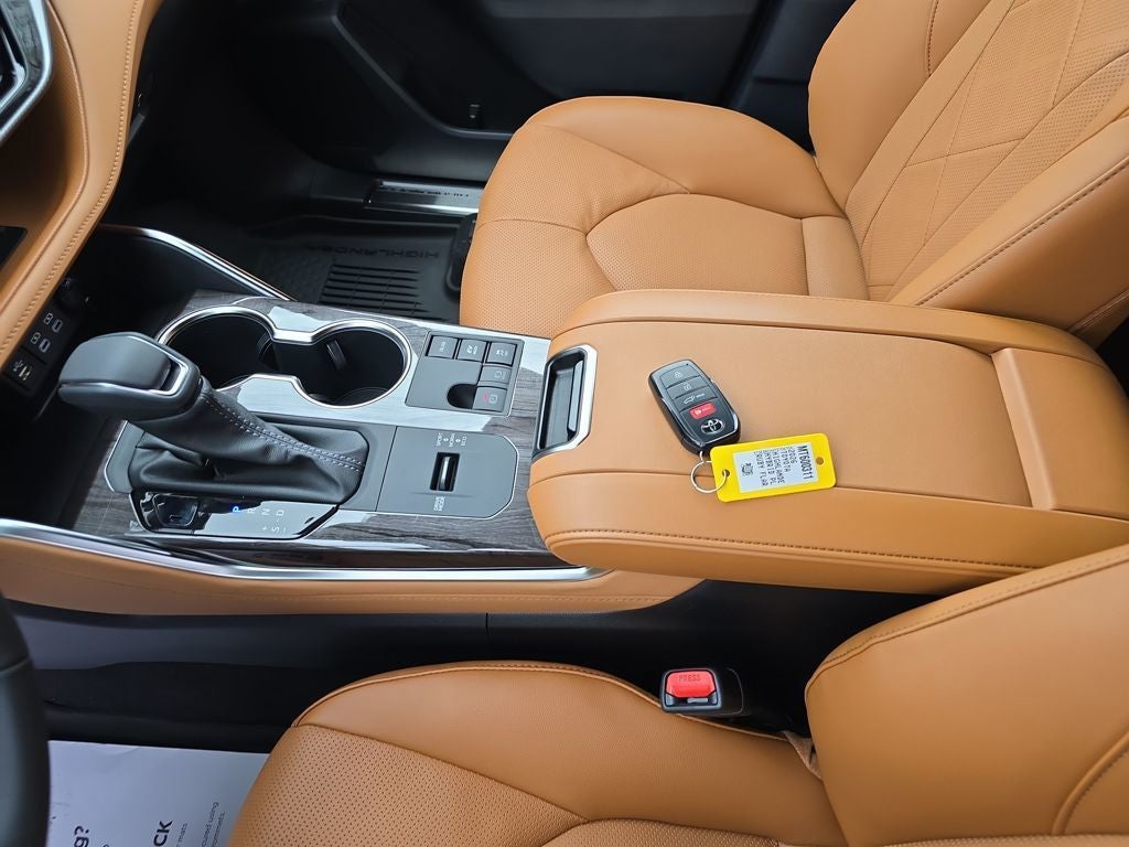 2026 Toyota Highlander Hybrid Platinum