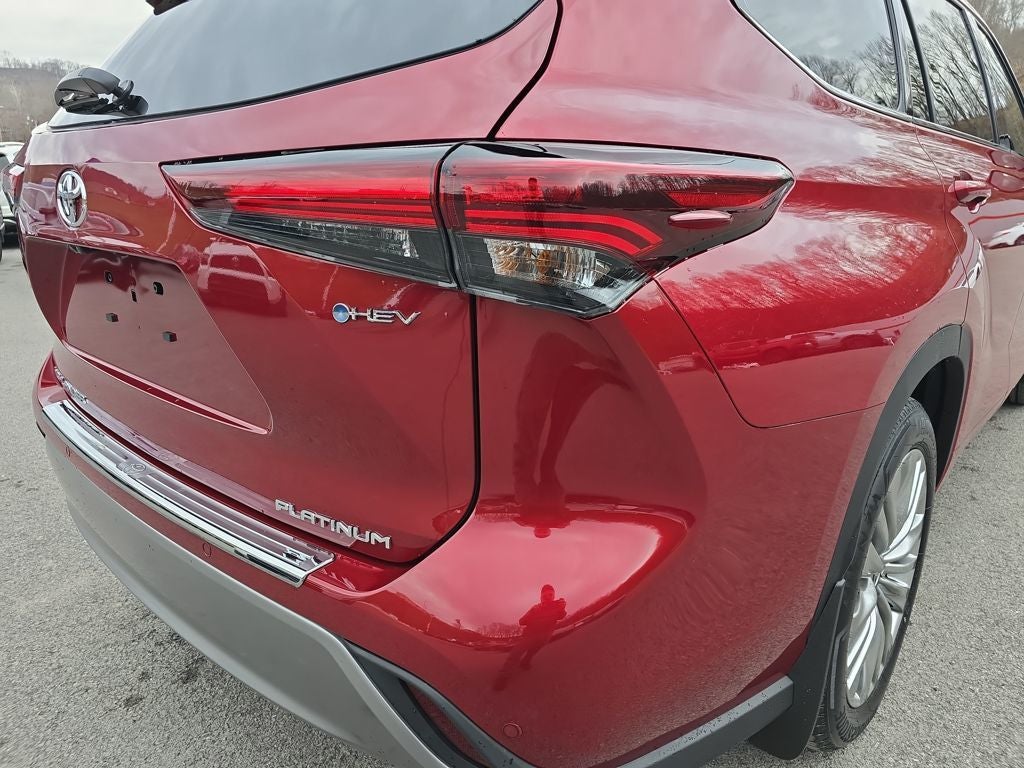 2026 Toyota Highlander Hybrid Platinum
