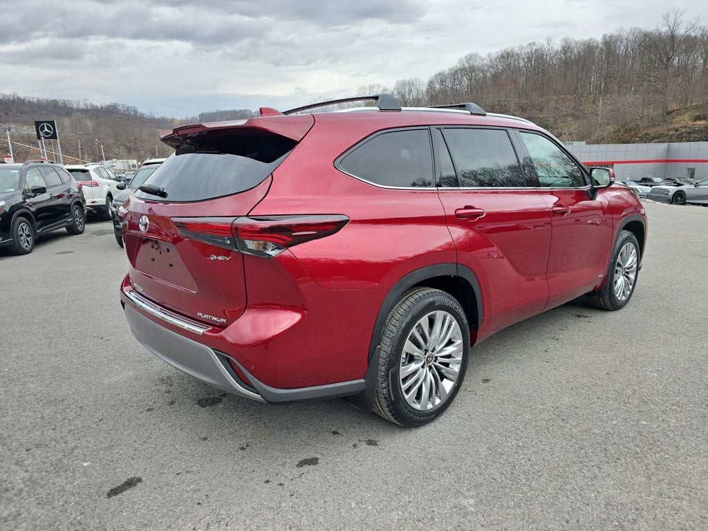 2026 Toyota Highlander Hybrid Platinum