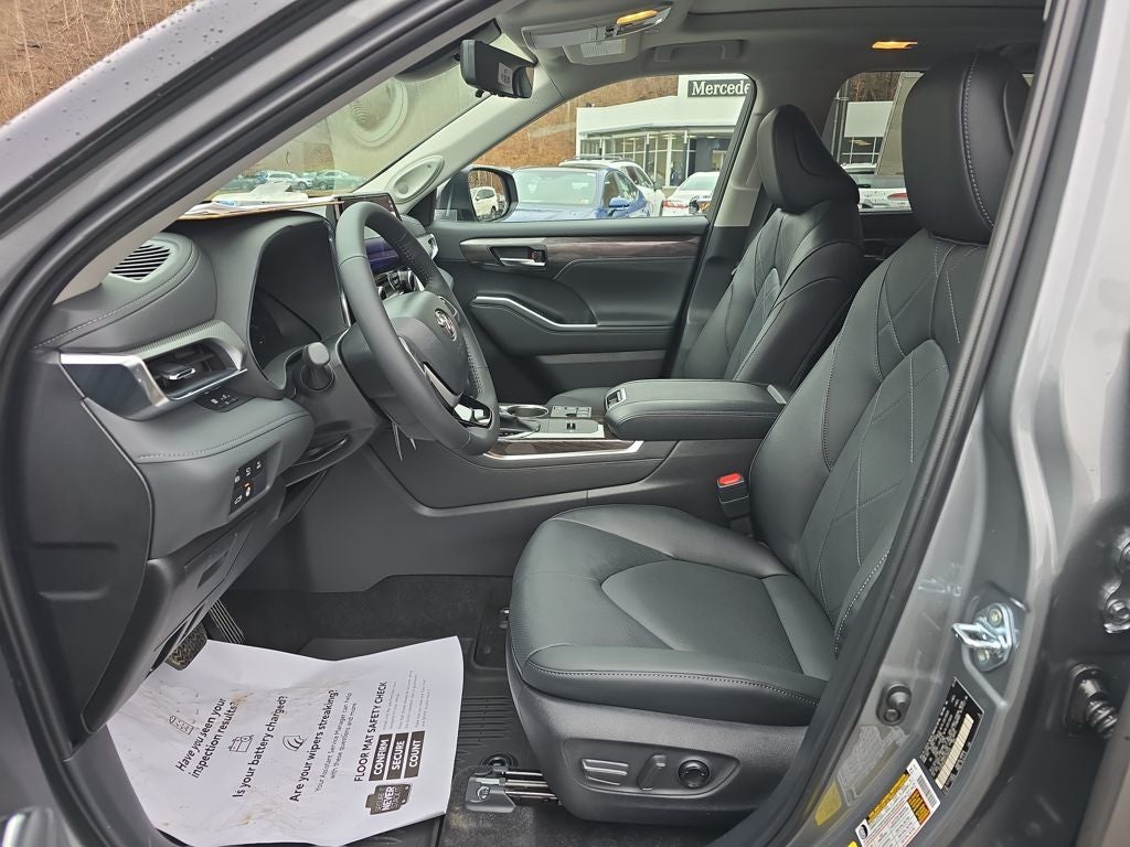2026 Toyota Highlander Hybrid Platinum