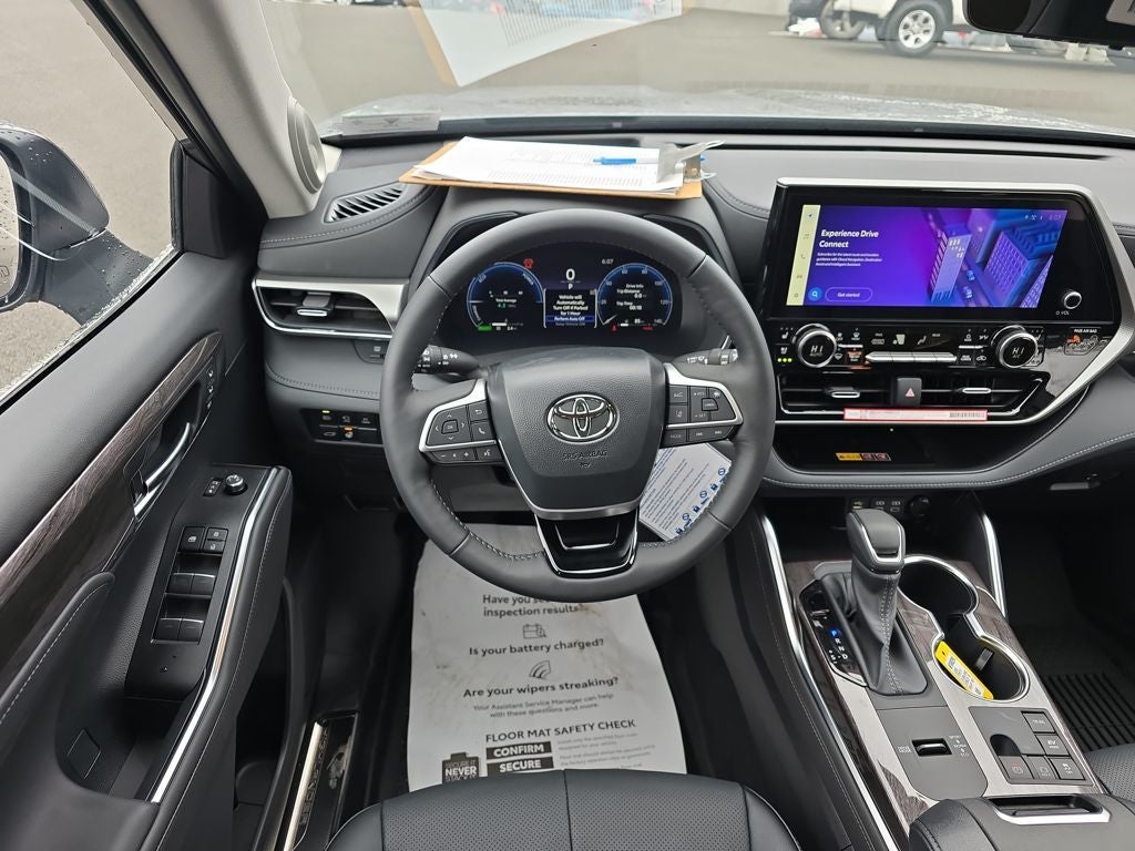 2026 Toyota Highlander Hybrid Platinum