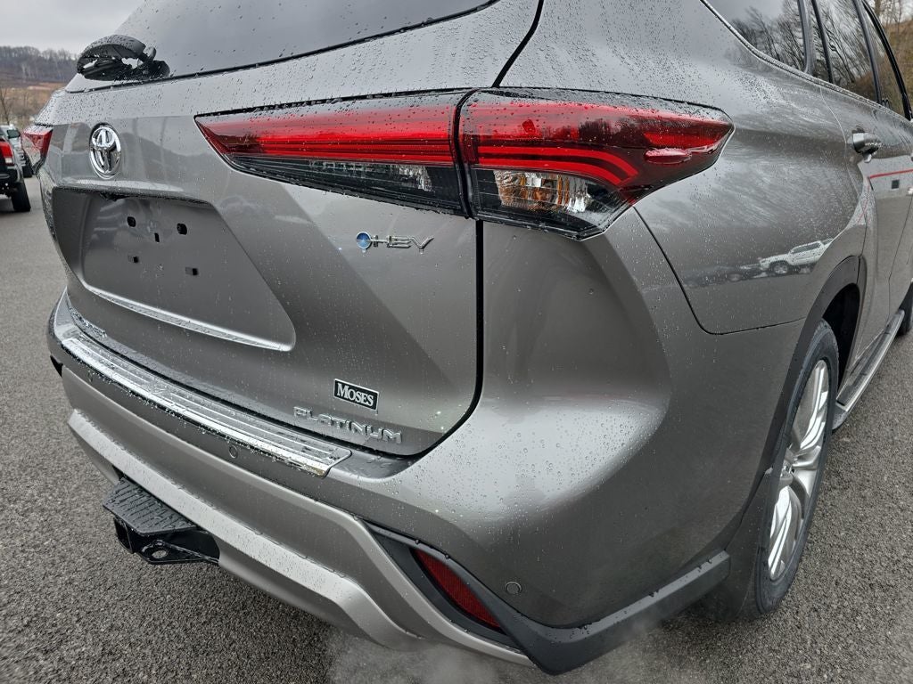 2026 Toyota Highlander Hybrid Platinum
