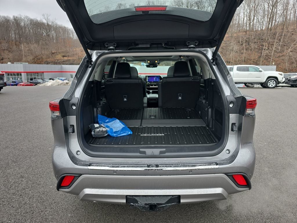 2026 Toyota Highlander Hybrid Platinum