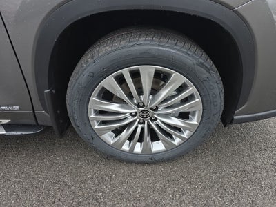 2026 Toyota Highlander Hybrid Platinum