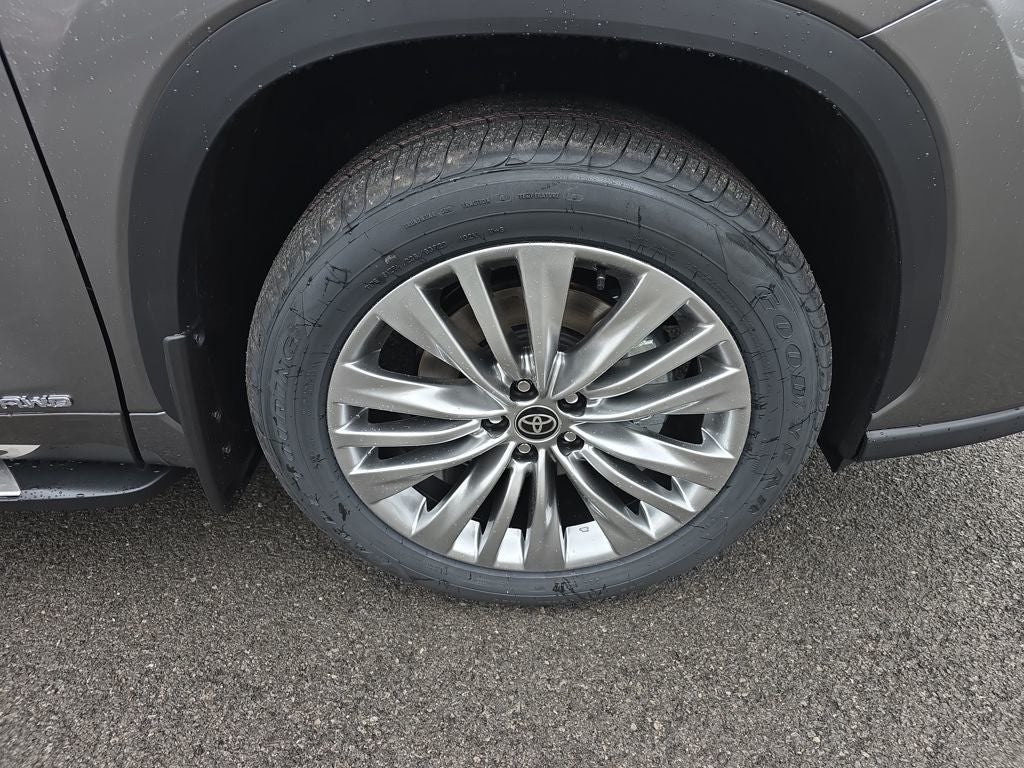 2026 Toyota Highlander Hybrid Platinum