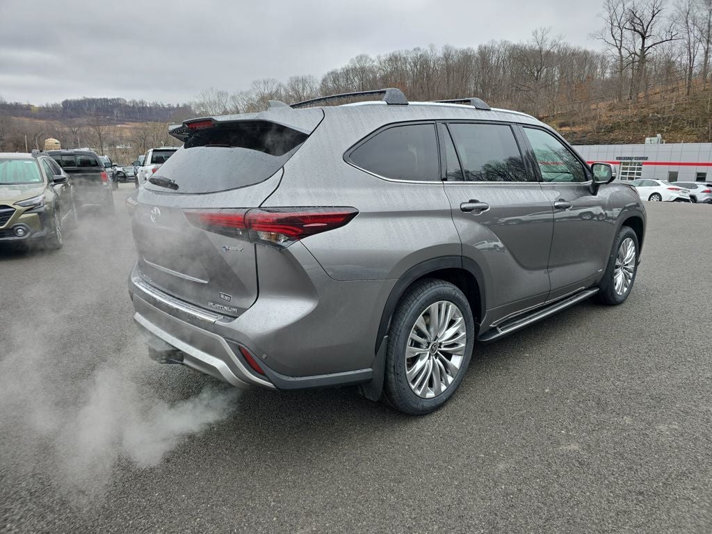 2026 Toyota Highlander Hybrid Platinum