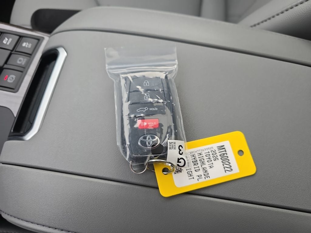 2026 Toyota Highlander Hybrid Platinum