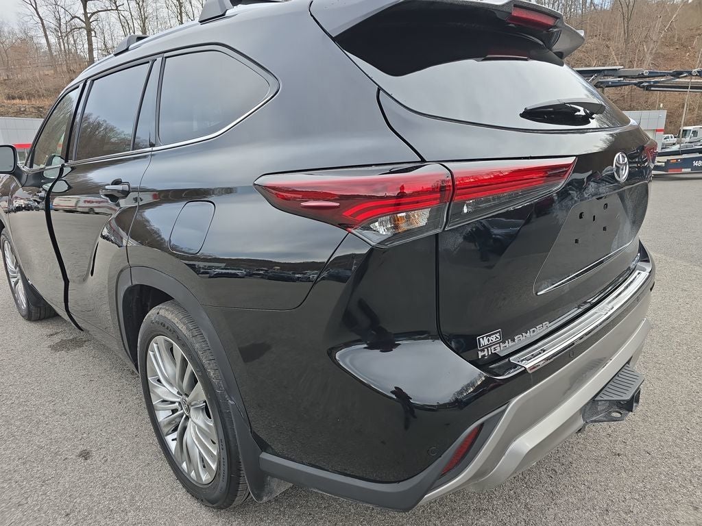 2026 Toyota Highlander Hybrid Platinum