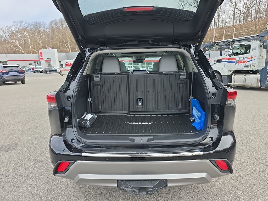 2026 Toyota Highlander Hybrid Platinum