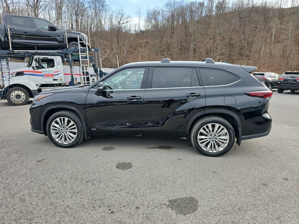 2026 Toyota Highlander Hybrid Platinum