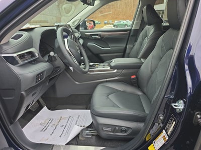 2026 Toyota Highlander Hybrid Platinum