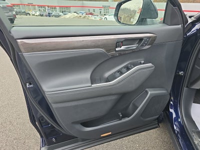 2026 Toyota Highlander Hybrid Platinum