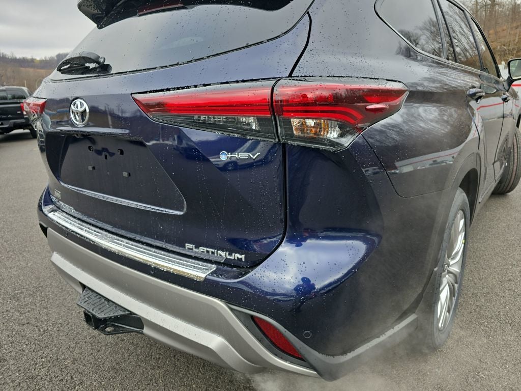 2026 Toyota Highlander Hybrid Platinum