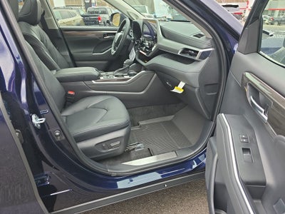 2026 Toyota Highlander Hybrid Platinum