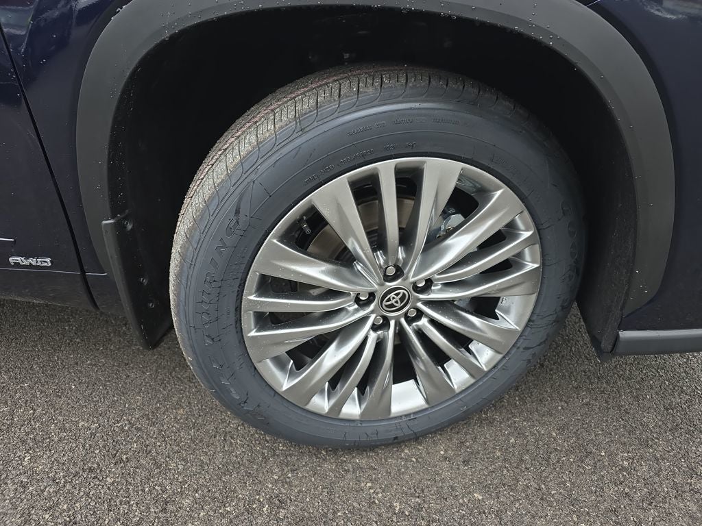 2026 Toyota Highlander Hybrid Platinum