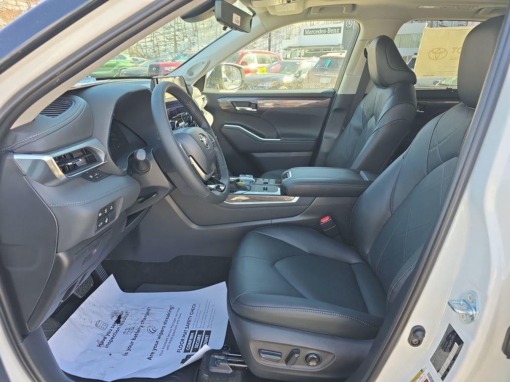2026 Toyota Highlander Hybrid Platinum