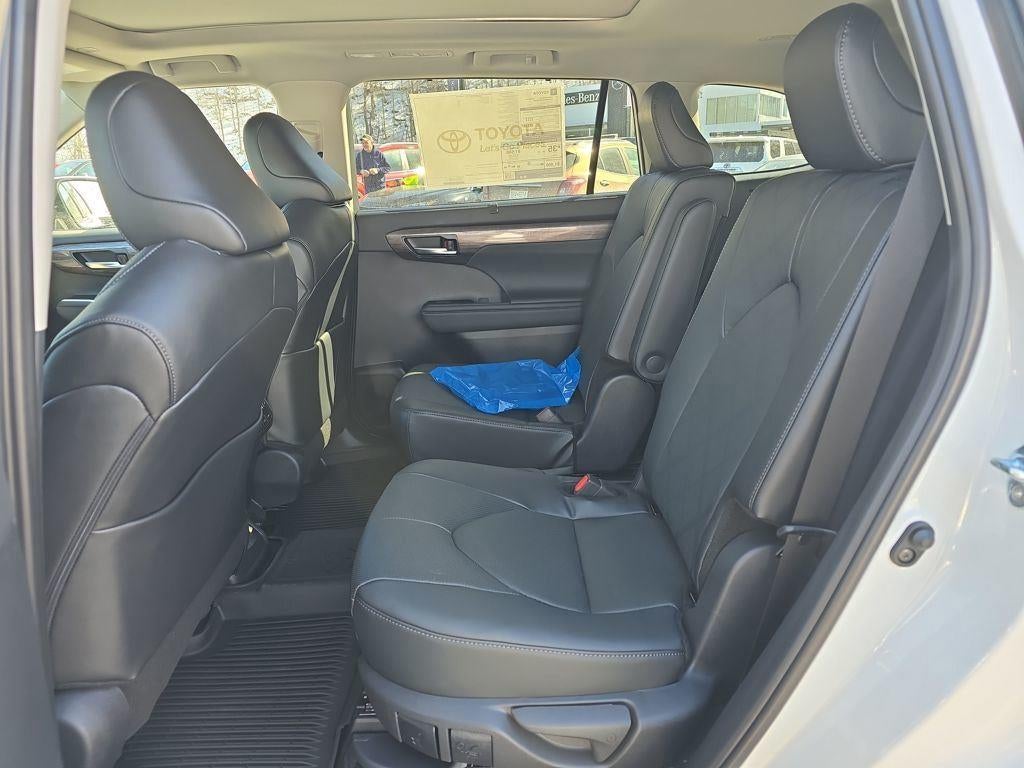 2026 Toyota Highlander Hybrid Platinum