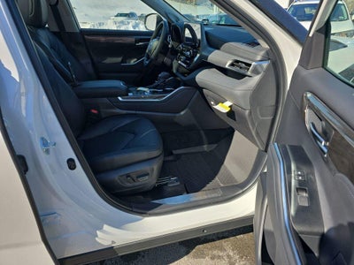 2026 Toyota Highlander Hybrid Platinum