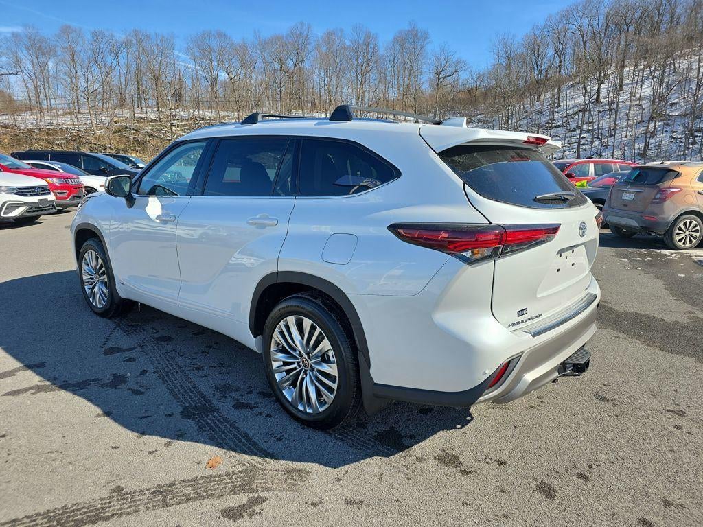 2026 Toyota Highlander Hybrid Platinum
