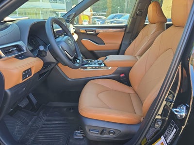 2025 Toyota Highlander Platinum