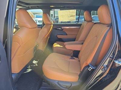 2025 Toyota Highlander Platinum