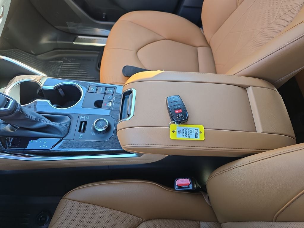 2025 Toyota Highlander Platinum