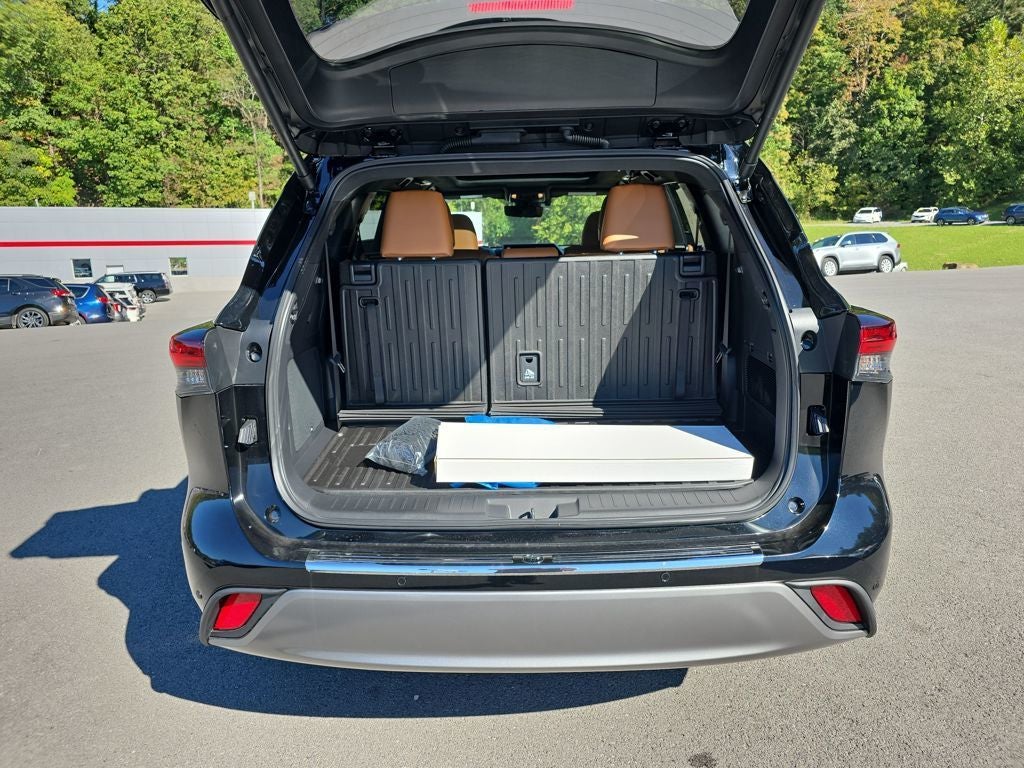 2025 Toyota Highlander Platinum