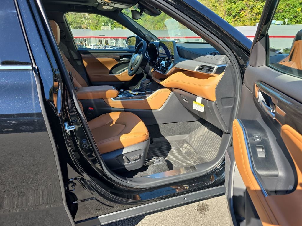 2025 Toyota Highlander Platinum