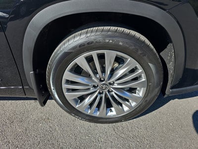 2025 Toyota Highlander Platinum