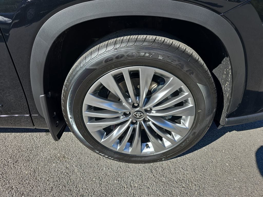 2025 Toyota Highlander Platinum