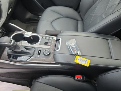 2026 Toyota Highlander Platinum