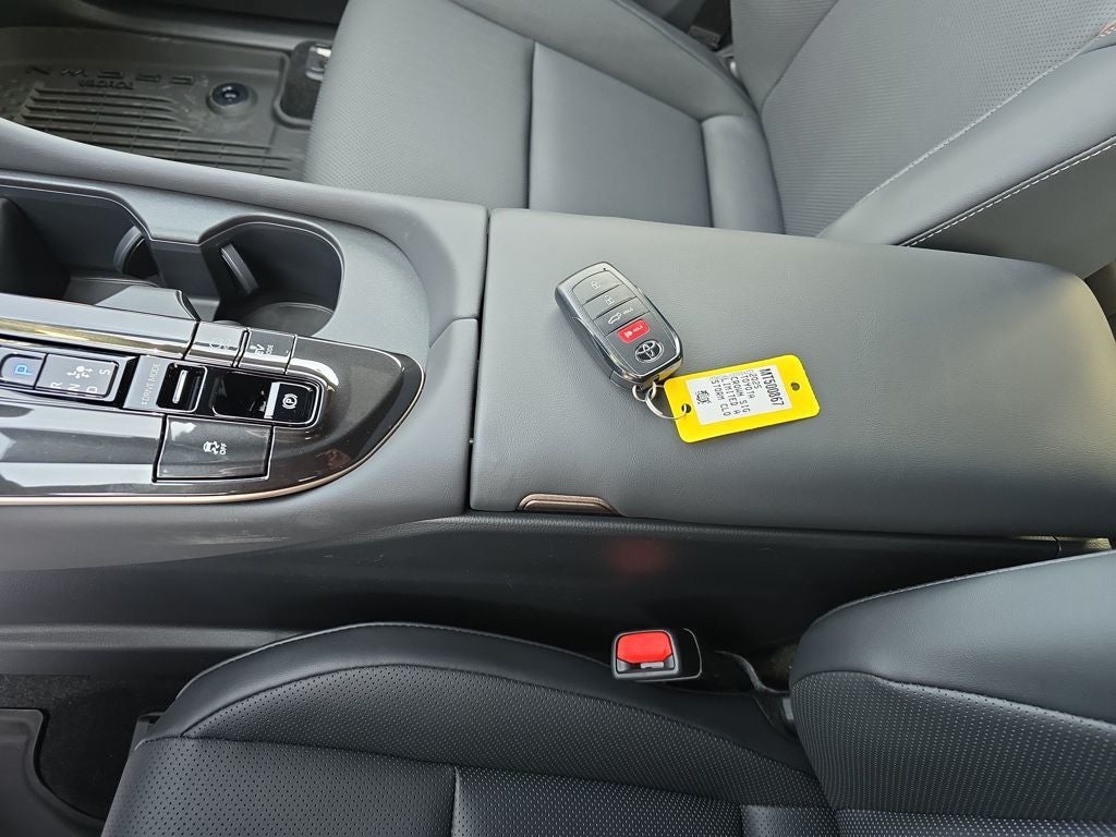 2025 Toyota Toyota Crown Signia Limited